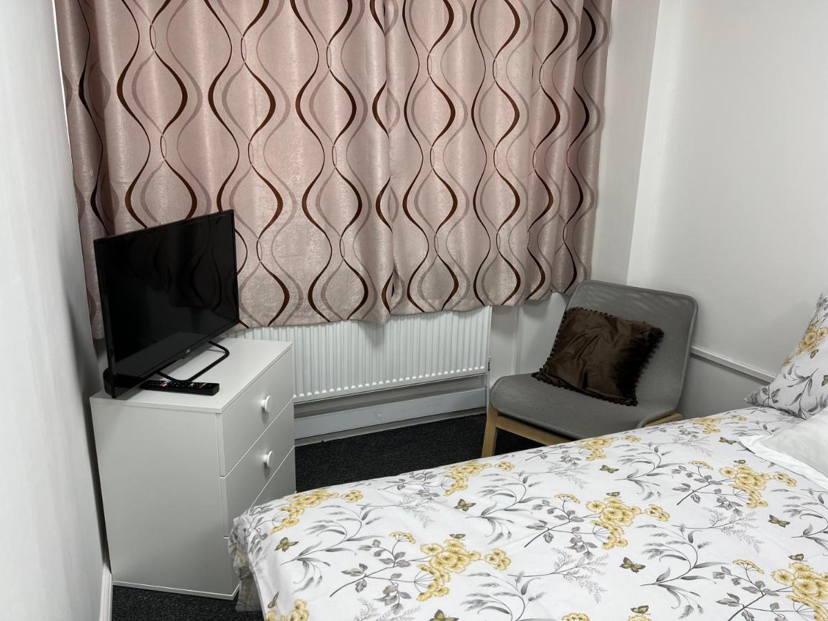 Lovely Double Room In Serviced Apartment - Londra Esterno foto